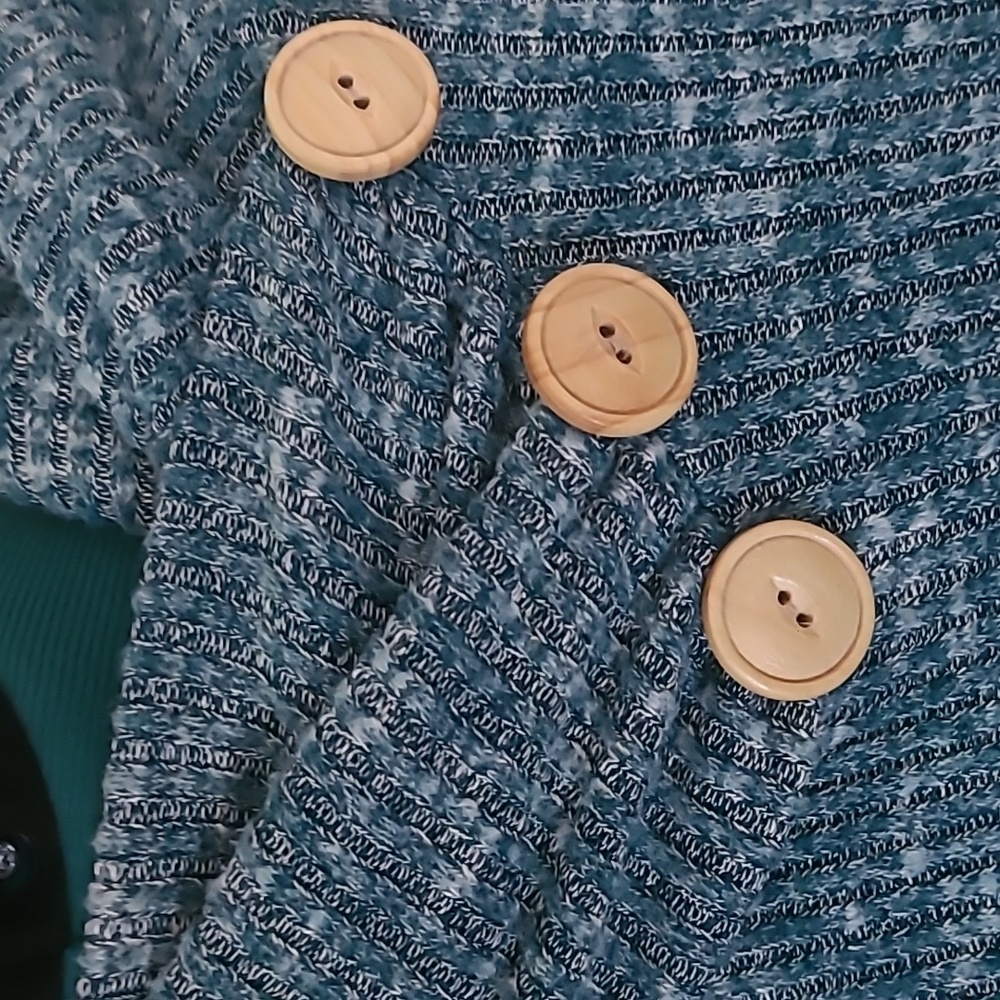 Blue sweater - Picture 2 of 3